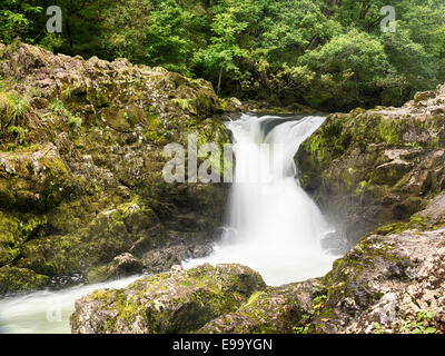 Skelwith Falls Wasserfall im Lake District Stockfoto