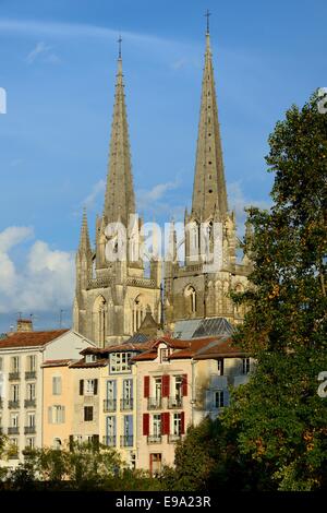 Frankreich, atlantischen Pyrenäen, Pays Basque, Bayonne, Türme der gotischen Kathedrale Sainte-Marie Stockfoto