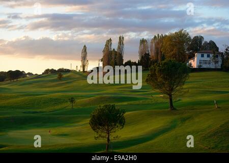 Frankreich, atlantischen Pyrenäen, Pays Basque Bayonne, Makila Golf Club bei Sonnenuntergang Stockfoto