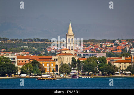 Zadar-Waterfront-Blick vom Meer Stockfoto