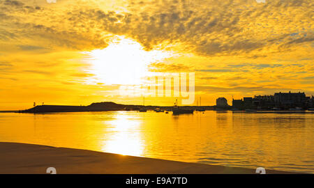 Sonnenuntergang über Barmouth aus Fairbourne, Gwynnd, Nordwales Stockfoto