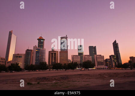 Kuwait-Stadt bei Sonnenuntergang, Golfregion, Kuwait Stockfoto