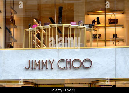 London, England, Vereinigtes Königreich. Jimmy Choo-Shop in Bond Street Stockfoto