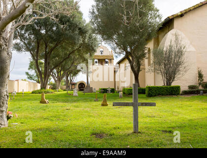 Bewölkter Tag an Santa Ines Mission Kalifornien Stockfoto