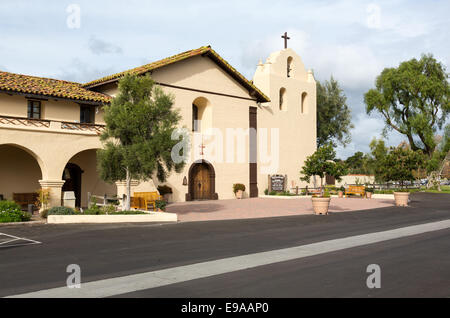 Bewölkter Tag an Santa Ines Mission Kalifornien Stockfoto