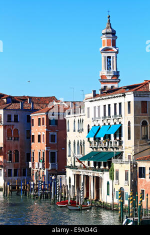 Uhrturm in Canal Grande Venedig, Italien Stockfoto