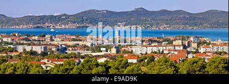 Panoramablick auf dalmatinische Stadt Zadar Stockfoto