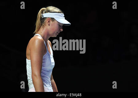 Singapur. 23. Oktober 2014. Russlands Maria Sharapova reagiert während der Round Robin-Match der WTA-Finale gegen die Tschechische Republik Petra Kvitova im Singapore Indoor Stadium, 23. Oktober 2014. Petra Kvitova gewann 2: 0. Bildnachweis: Dann Chih Wey/Xinhua/Alamy Live News Stockfoto