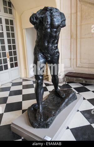 Skulpturen auf dem Display an Rodin-Museum, Paris, Frankreich. Kunstwerk von Auguste Rodin, das Museum in der Villa Hotel Biron Gehäuse. Stockfoto