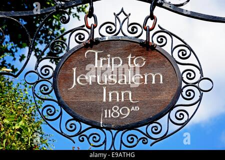 Ye Olde Reise nach Jerusalem Inn unterschreiben, angeblich die älteste trinken Einrichtung in England, Nottingham, England, Vereinigtes Königreich. Stockfoto