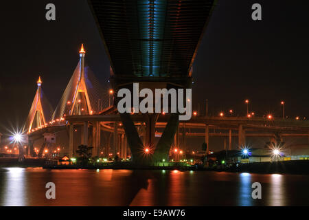 Mega-Sling-Brücke im Hafen von Bangkok Stockfoto