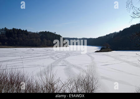 Die winterliche Wupper Stausee in Deutschland Stockfoto