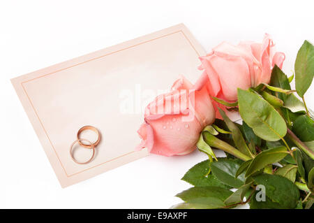 leere Karte für Glückwünsche mit Rosen und Ringe Stockfoto