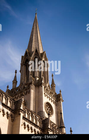 Großbritannien, England, Wiltshire, Bad, Broad Street, Turm der Kirche St. Michaelis ohne Stockfoto