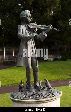 Großbritannien, England, Wiltshire, Bad, Parade Gardens Vergnügen erdet Mark Purnell Young Mozart Denkmal Stockfoto