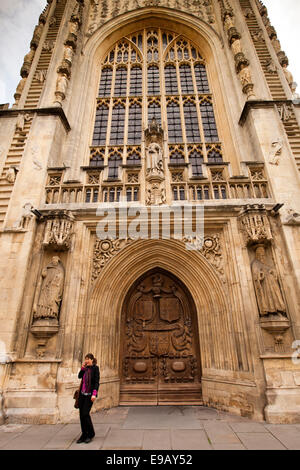 Großbritannien, England, Wiltshire, Bad, Abtei Westfront, große Tür und die Jakobsleiter Engel Leiter zum Himmel carving Stockfoto