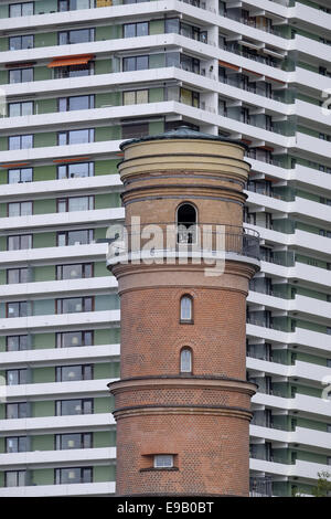 Der alte Leuchtturm und Hotel Maritim, Travemünde, Schleswig-Holstein, Deutschland Stockfoto