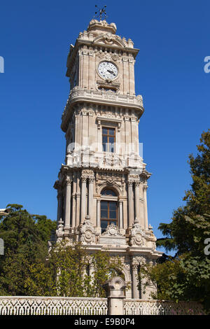 Dolmabahçe Uhrenturm in Besiktas, Istanbul, Türkei. Stockfoto