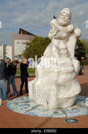 Mosaik-Skulptur von Captain Scott, in Cardiff, Wales. VEREINIGTES KÖNIGREICH. Stockfoto