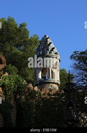 Modernistische. Spanien. Katalonien. Barcelona. Guell Pavilions.1884-1887. Gebaut von Antonio Gaudí (1852-1926). Schornstein. Stockfoto