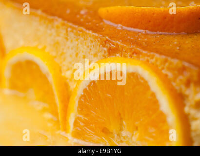 Orangen Creme in einem Studio gedreht. Ein köstliches Dessert. Stockfoto