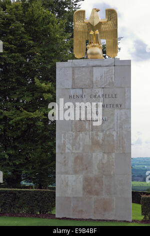 American Eagle vor dem Eingang des amerikanischen Friedhof Henri-Chapelle Stockfoto