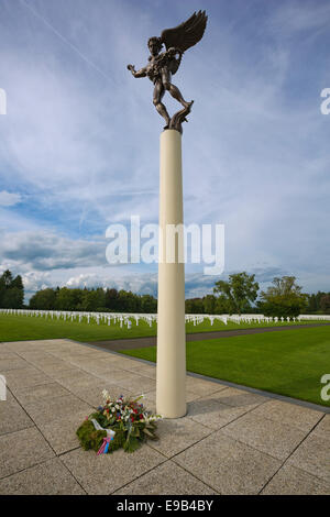 Denkmal am Eingang des amerikanischen Friedhof Henri-Chapelle Stockfoto