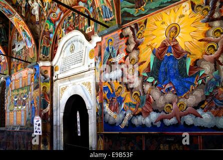 Fresken aus dem Rila-Kloster in Rila, Bulgarien. Gemalt von Zahari und Dimitar Zograf unter anderem im 19. Jahrhundert Stockfoto