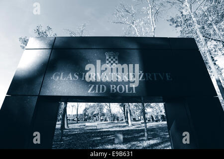 Zagreb Mirogoj-Friedhof - Wall of Pain (Zid Boli) - Dusan Dzamonja Stockfoto