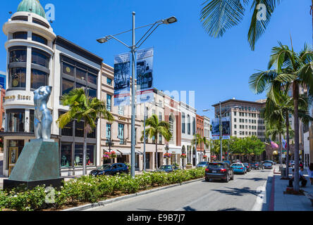 Rodeo Drive mit Blick auf Beverly Wilshire Hotel, Beverly Hills, Los Angeles, Kalifornien, USA Stockfoto