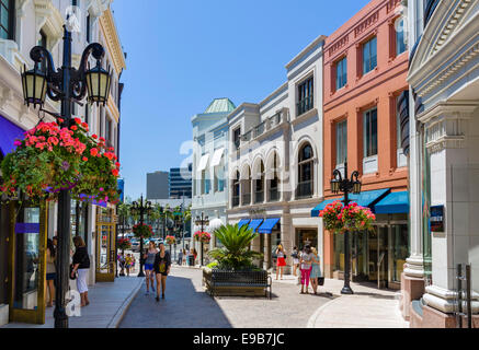 Geschäfte in zwei Rodeo Drive, Beverly Hills, Los Angeles, Kalifornien, USA Stockfoto