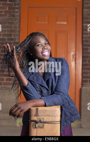 lässig elegant Afrikanerinnen Reisenden Stockfoto