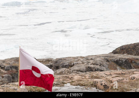 Arktische Landschaft in Grönland um Diskoinsel Eisberge und grönländischen Flagge Stockfoto