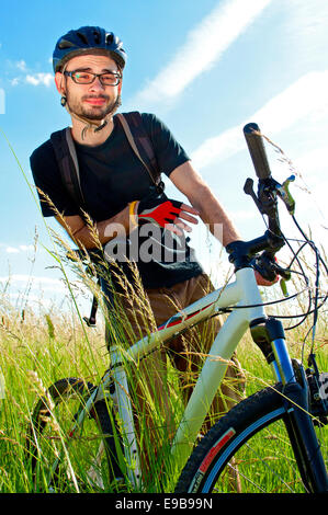 Porträt eines jungen Bikers Stockfoto