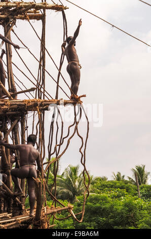 Land-Taucher, die Vorbereitung zu springen, Pfingsten Insel, Vanuatu, Oceania Stockfoto