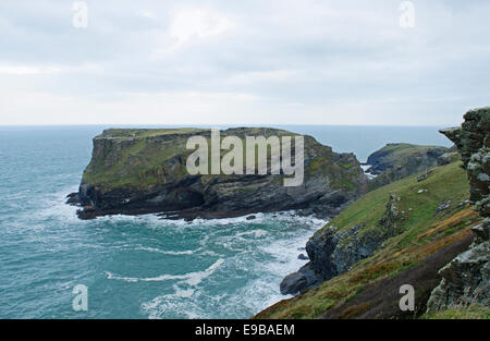 Tintagel Island, ist die Burg auf dieser Landzunge an der Nordküste von Cornwall, UK Stockfoto