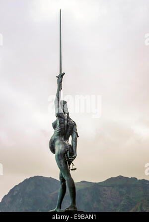 Von Damien Hirst verity Stahl und Bronze Statue, 20 m hohen, stehend auf den Hafen Wänden in Ilfracombe, Devon, England Stockfoto