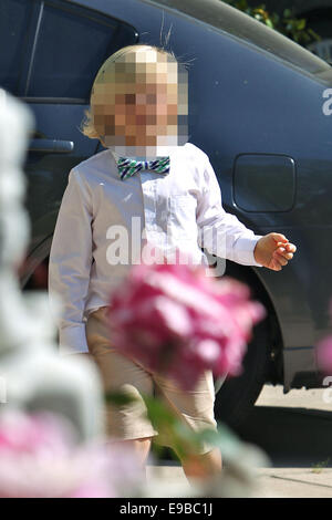 Gwen Stefani mit ihrer Familie und ihren Pommerschen Hund namens Chewy auf Ostern Sonntag mit: Zuma Rossdale wo: Los Angeles, California, Vereinigte Staaten von Amerika bei: 20. April 2014 Stockfoto