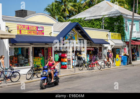 Key West Florida, Keys Front Street, Shopping Shopper Shopper Shop Shops Markt Märkte Marktplatz Kauf Verkauf, Einzelhandel Geschäfte Business Geschäftsleute Stockfoto