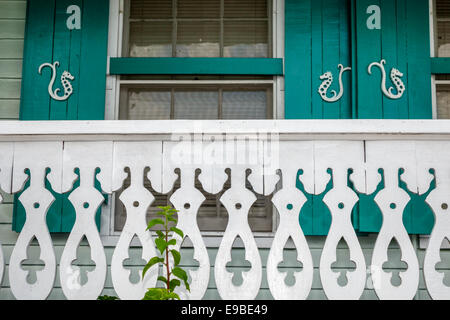 Key West Florida, Keys Frances Street, Haushäuser Häuser Häuser Häuser Residenz, Haus, private Residenz, Holzgeländer, Fensterläden, Seepferd, Besucher tr Stockfoto