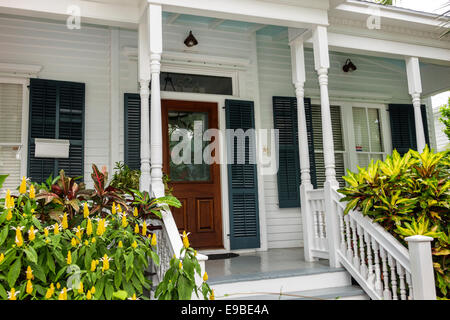 Key West Florida, Keys Frances Street, Haus Häuser Haus Häuser Wohnsitz, Haus, private Residenz, Holzgeländer, Fensterläden, vorne, Eingang, Veranda Stockfoto