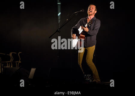 Mailand Italien. 23. Oktober 2014. Der irische Singer/Songwriter DAMIEN RICE tritt am Teatro Linear4Ciak Credit: Rodolfo weitertransferiert/Alamy Live News Stockfoto