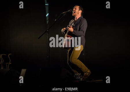 Mailand Italien. 23. Oktober 2014. Der irische Singer/Songwriter DAMIEN RICE tritt am Teatro Linear4Ciak Credit: Rodolfo weitertransferiert/Alamy Live News Stockfoto