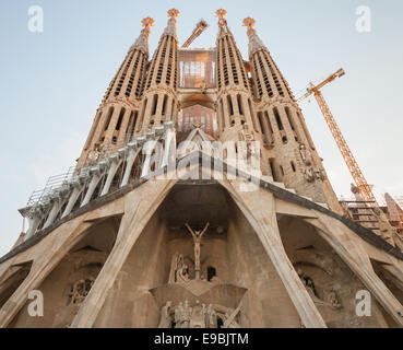 Barcelona, Spanien - 26. August 2014: Sagrada Familia Fassade, die Kathedrale von Antoni Gaudi entworfen Stockfoto