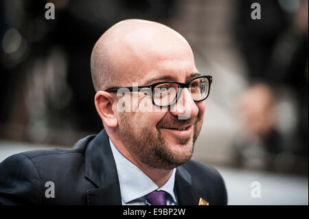 Brüssel, Belgien. 24. Oktober 2014. Der belgische Premierminister Charles Michel kommt zu Beginn des zweiten Tages der Europa-Chef von Staaten Gipfel an in Brüssel auf 24.10.2014 wird He zweitägigen Gipfeltreffen des Europäischen Rates in Brüssel konzentrieren sich auf ein ehrgeiziges Paket der Klimaschutzziele für das Jahr 2030 aber auch angehen, die Ebola-Krise, wirtschaftliche Stagnation, Besorgnis über die Ukraine und Spannungen auf Zypern gegen die Türkei. von Wiktor Dabkowski/Picture Alliance Credit: Dpa picture-Alliance/Alamy Live News Stockfoto