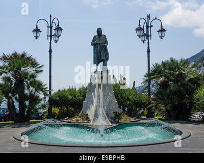 Statue und Wasser-Brunnen in Amalfi, Italien Stockfoto