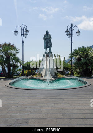 Statue und Wasser-Brunnen in Amalfi, Italien Stockfoto