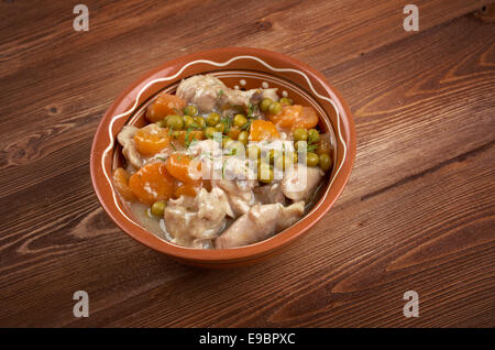 Kalb ist Frikassieren - Frikassee Huhn mit Gemüse Stockfoto