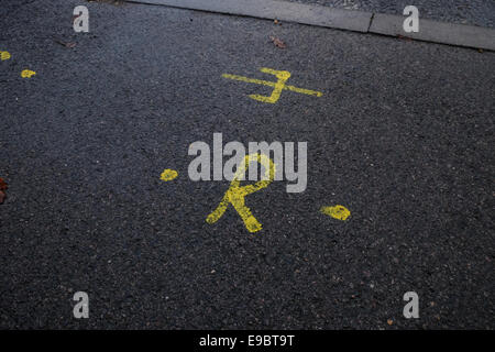 Pre-Markierungen auf Bürgersteigen und Straßen vor Beginn der Arbeiten für Service-Provider zu graben, bis Straßen Stockfoto