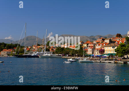 Cavtat-Stadt in der Nähe von Dubrovnik, Süden Kroatiens. Ein "Port Of Entry" für Private Yachten Kroatien betreten oder verlassen. Stockfoto